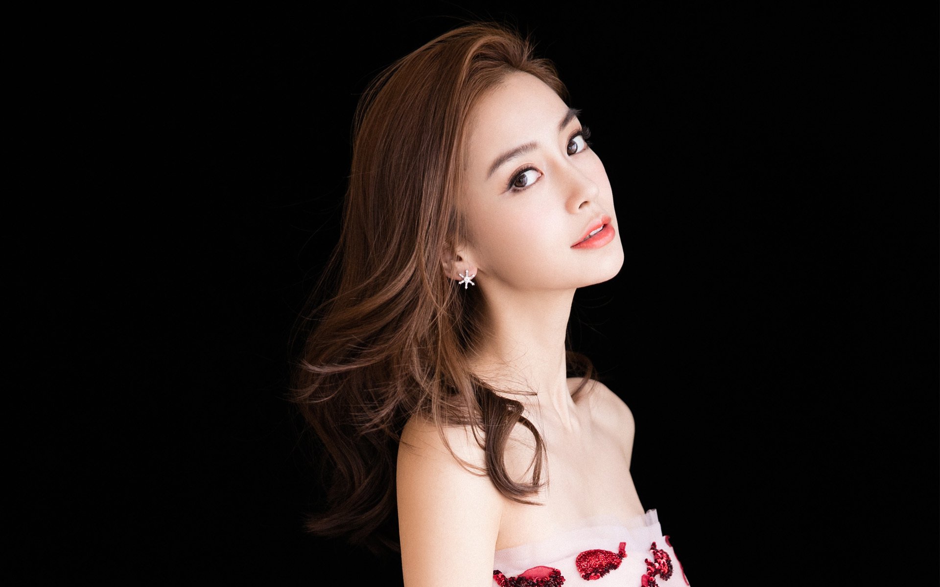 fb体育电竞-空中飞人挑战：极限运动的空中盛宴，空中飞人是什么招式