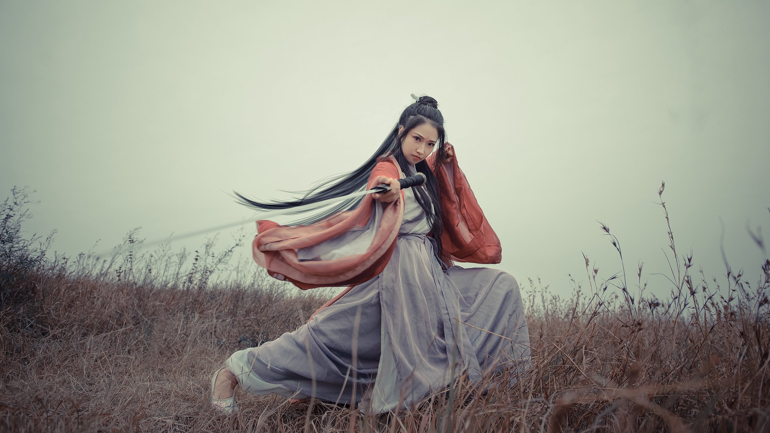 fb体育官网-詹姆斯抢断致胜湖人晋级季后赛，詹姆斯湖人主场首秀